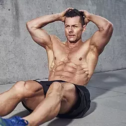 Personal Trainer Marylebone crunches